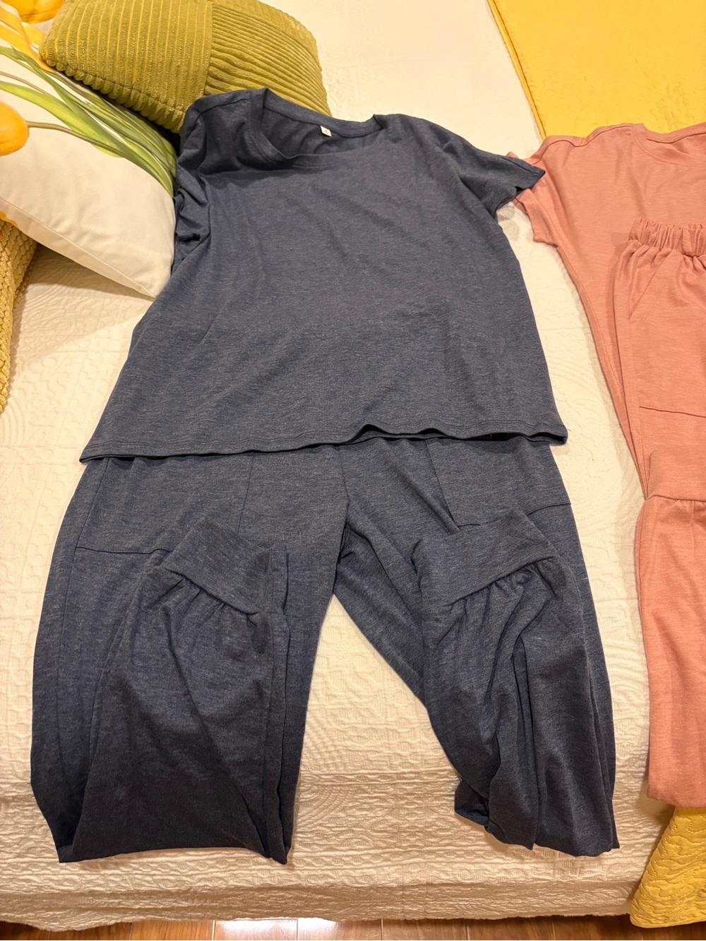Set 2Women's Navy Blue Lounge Pajama Set - Soft Short Sleeve Top & Cropped Pants